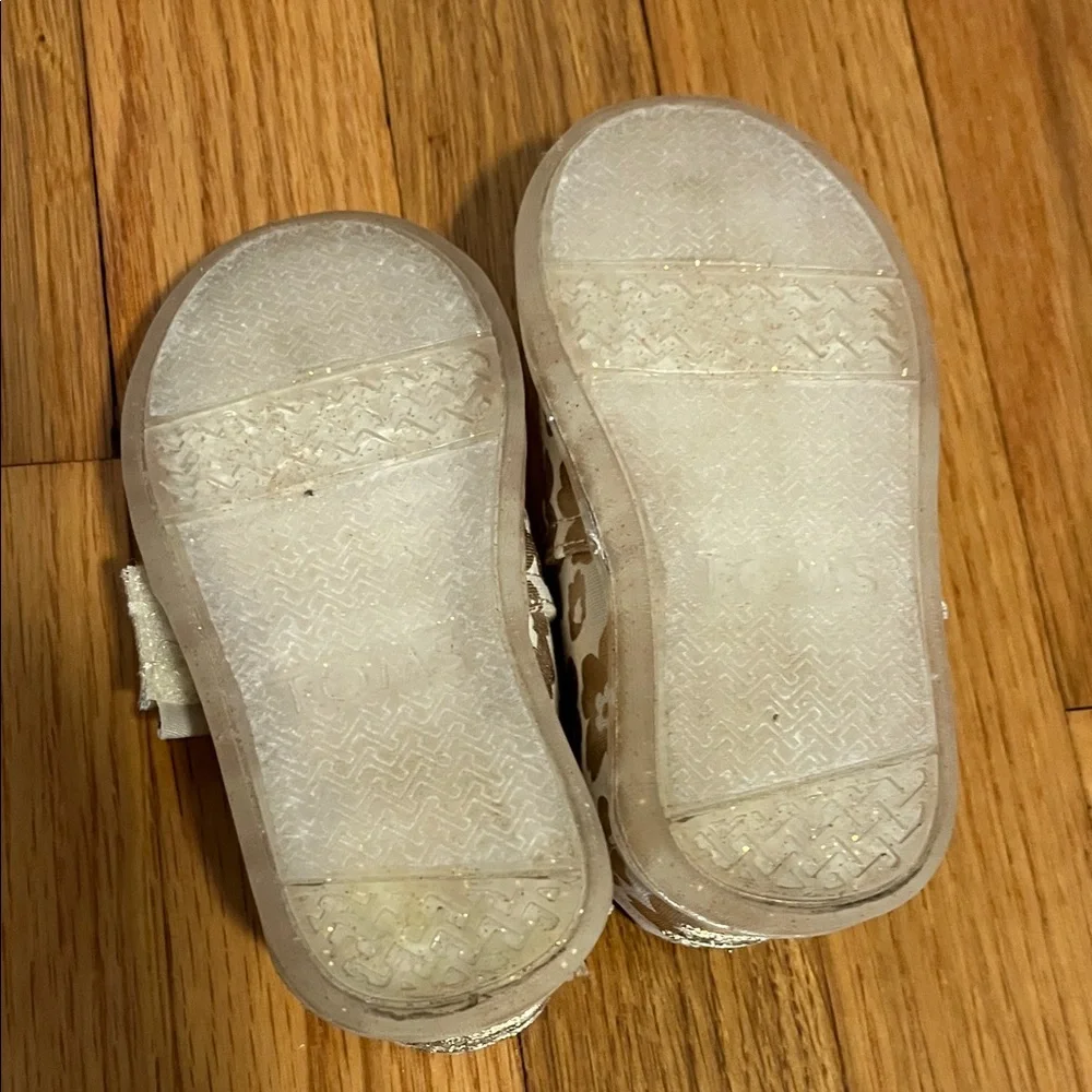 TOMS Kids Moccasins - Rose Gold Floral on Cream